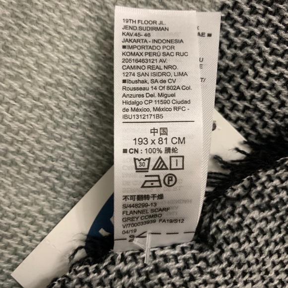 NWT 3pcs Old Navy Fringed Oversized Flannel Scarf for Women - Picture 9 of 13